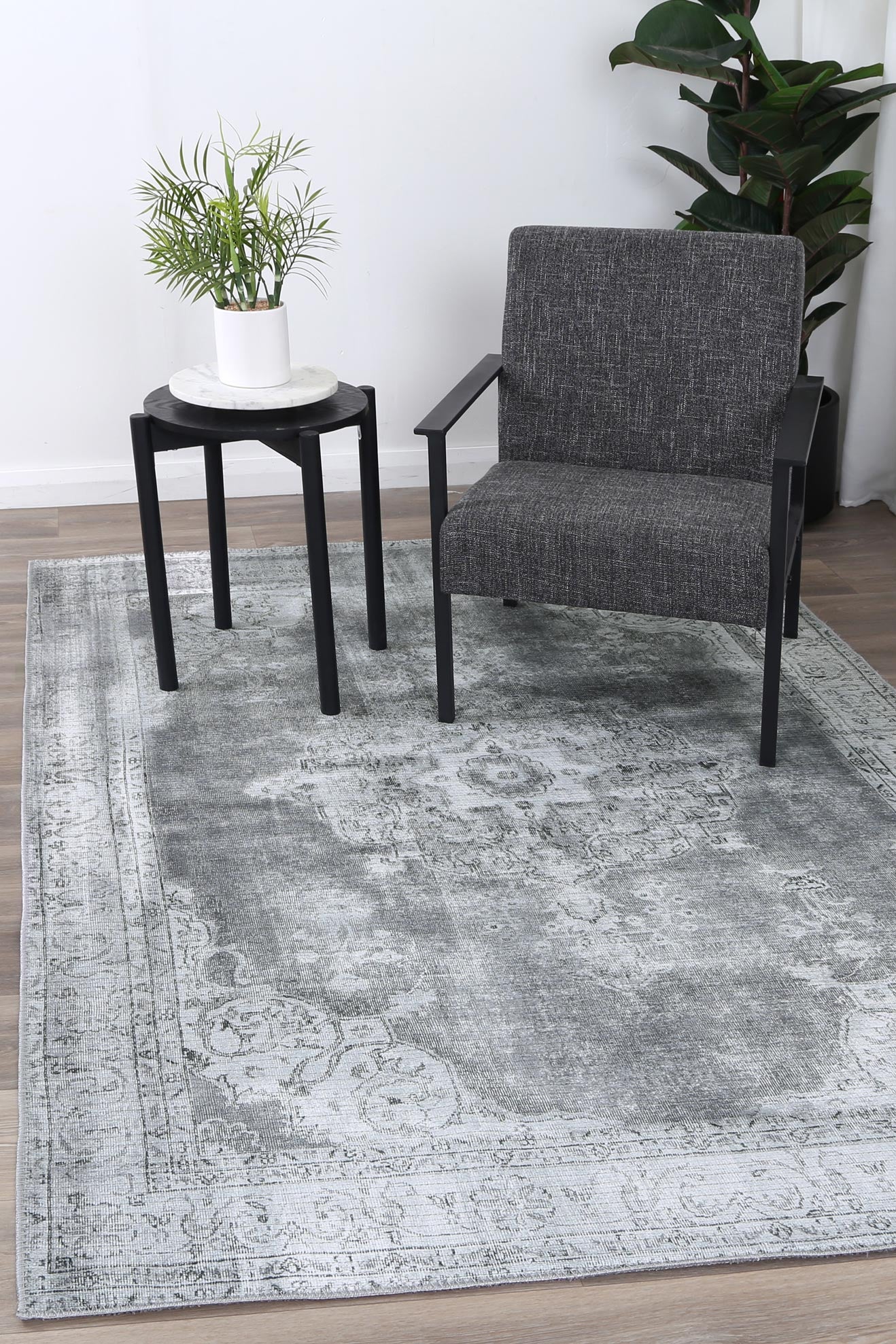 Omaru Berossus Isin Grey Machine Washable Rug